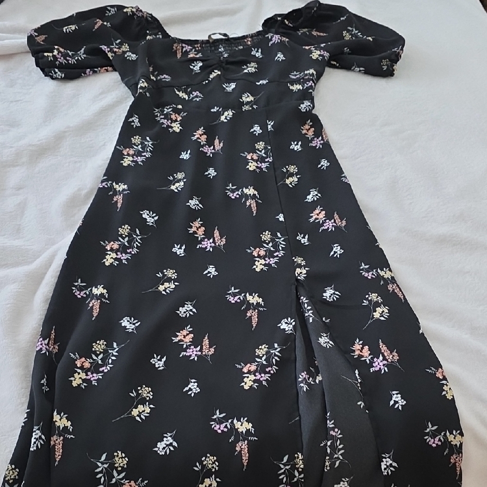 Floral Black Dress with Puff Sleeves
